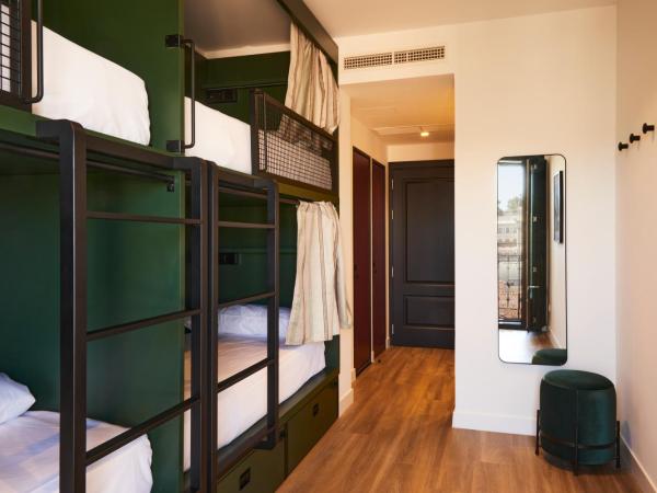 LATROUPE Prado Hostel : photo 1 de la chambre lit dans un dortoir de 4 lits