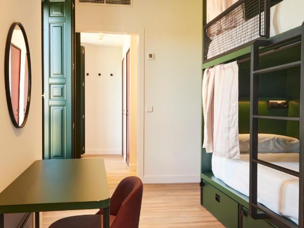 LATROUPE Prado Hostel : photo 3 de la chambre lit dans un dortoir de 4 lits