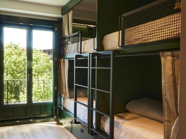 LATROUPE Prado Hostel : photo 5 de la chambre lit dans un dortoir de 4 lits