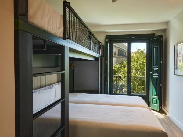 LATROUPE Prado Hostel : photo 1 de la chambre chambre quadruple deluxe