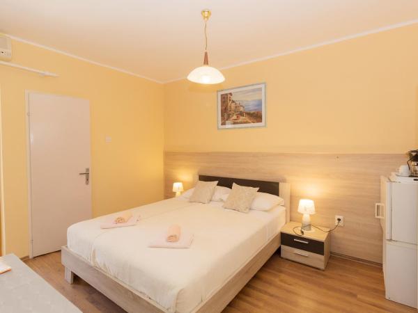 Rooms and apartments PALMA B&B : photo 8 de la chambre chambre double avec balcon