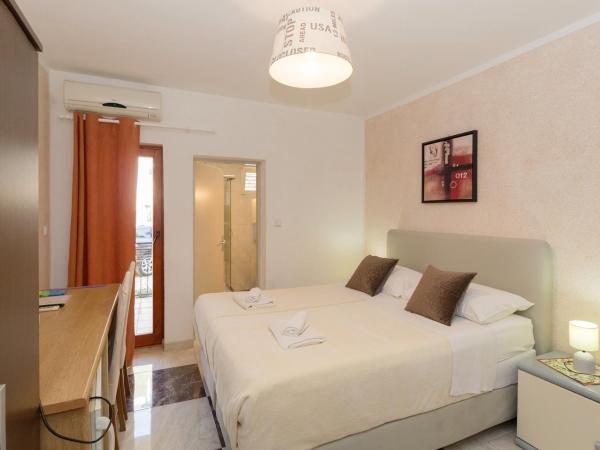 Rooms and apartments PALMA B&B : photo 10 de la chambre chambre double avec balcon