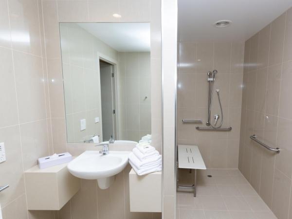 Atlantis Hotel Melbourne : photo 2 de la chambre chambre lit queen-size supérieure - accessible aux personnes à mobilité réduite