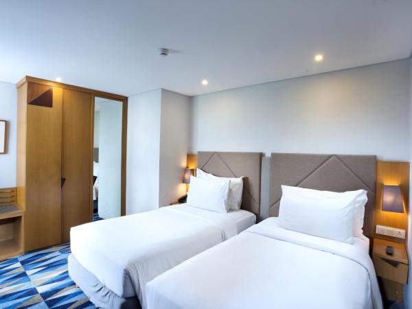 Swiss-Belhotel Pondok Indah : photo 2 de la chambre two-bedroom family suite with queen and twin beds