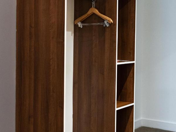 Heeton Concept Hotel - City Centre Liverpool : photo 7 de la chambre chambre lit king-size - accessible aux personnes à mobilité réduite