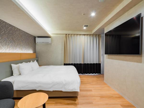 Randor Hotel Hiroshima Prestige : photo 4 de la chambre suite lit king-size avec balcon