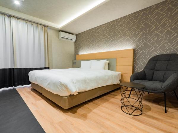 Randor Hotel Hiroshima Prestige : photo 5 de la chambre suite lit king-size avec balcon