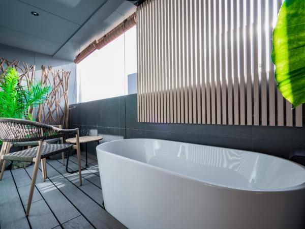 Randor Hotel Hiroshima Prestige : photo 10 de la chambre suite lit king-size avec balcon