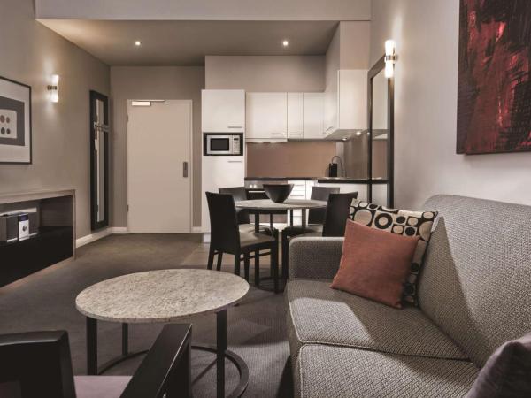 Adina Apartment Hotel Berlin Checkpoint Charlie : photo 4 de la chambre appartement 1 chambre