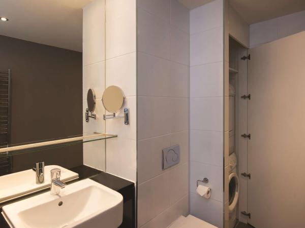 Adina Apartment Hotel Berlin Checkpoint Charlie : photo 7 de la chambre chambre familiale