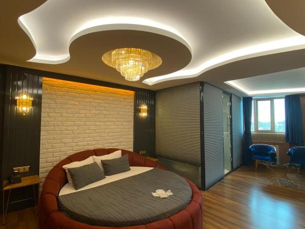 Gumus Palace Gungoren : photo 1 de la chambre chambre lit queen-size avec baignoire spa