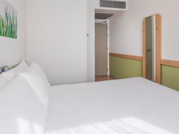 B&B HOTEL Zaragoza Plaza Mozart : photo 4 de la chambre chambre lit queen-size 