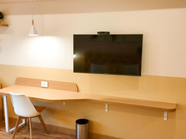 Bloom Hotel - HITEC City : photo 7 de la chambre chambre lit king-size supérieure