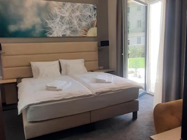 Inter Hotel : photo 1 de la chambre chambre lit king-size avec balcon