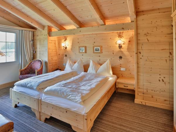 ERMITAGE Wellness- & Spa-Hotel : photo 4 de la chambre suite familiale