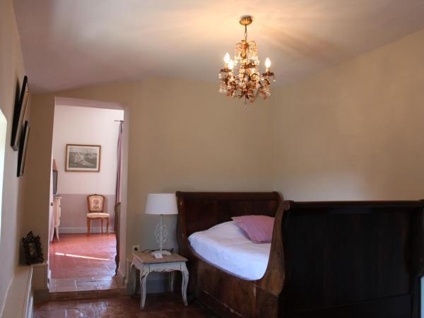 Château le Bouïs : photo 9 de la chambre suite avec terrasse - vue sur mer