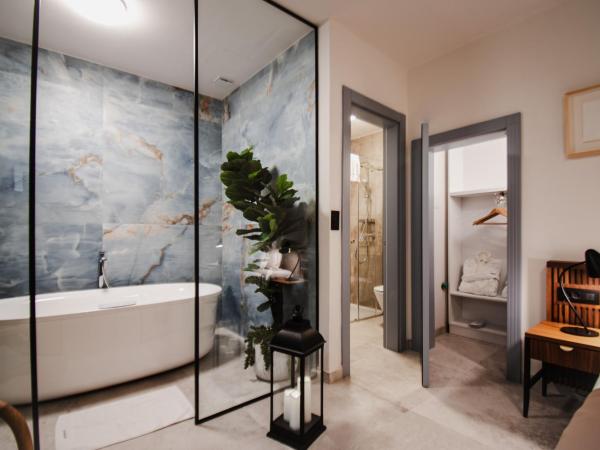 Armerun Heritage Hotel & Residences : photo 7 de la chambre chambre de luxe double ou lits jumeaux avec baignoire spa