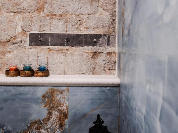 Armerun Heritage Hotel & Residences : photo 4 de la chambre chambre de luxe double ou lits jumeaux avec baignoire spa