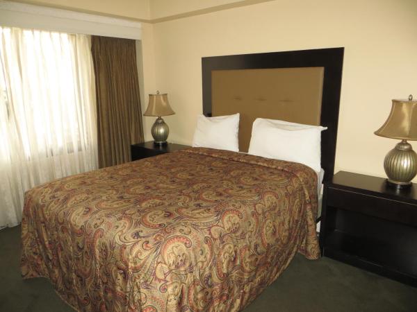 Jockey Resort Suites Center Strip : photo 7 de la chambre suite 1 chambre (sans frais de service)