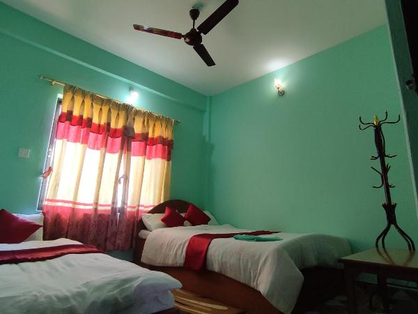 Sarangkot Hotel New Galaxy : photo 4 de la chambre chambre deluxe (2 adultes + 1 enfant)