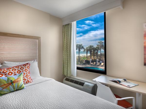 Surfside Beach Oceanfront Hotel : photo 7 de la chambre chambre lit queen-size standard - vue partielle sur océan