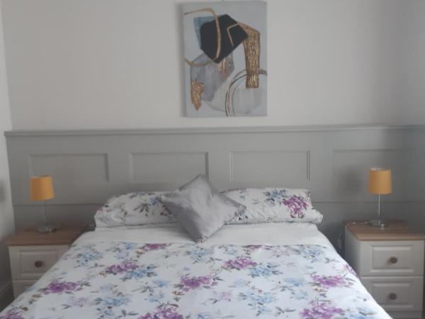 Green Acres Guesthouse- Accommodation Only : photo 1 de la chambre chambre lit king-size supérieure