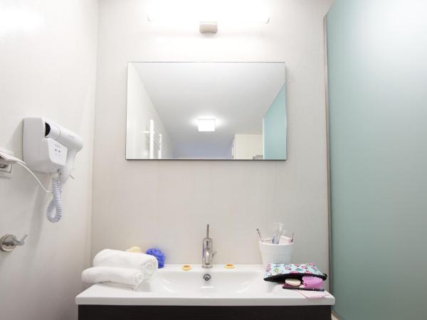 Athenian Residences : photo 2 de la chambre chambre familiale avec balcon