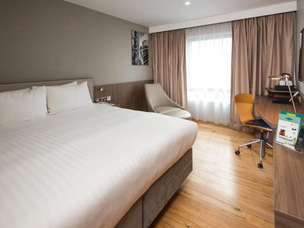 Holiday Inn London West, an IHG Hotel : photo 6 de la chambre chambre double avec canapé-lit