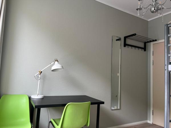 City Hostel Bergen : photo 4 de la chambre chambre lits jumeaux avec salle de bains commune