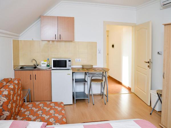 SovaApartman : photo 10 de la chambre chambre triple avec balcon