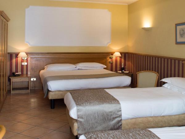 Hotel Leopardi : photo 2 de la chambre chambre quadruple