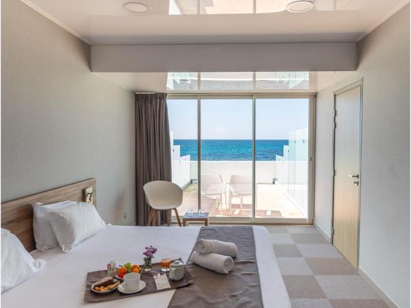 Hôtel Cala di Sole : photo 3 de la chambre chambre confort avec 2 lits simples - vue sur mer