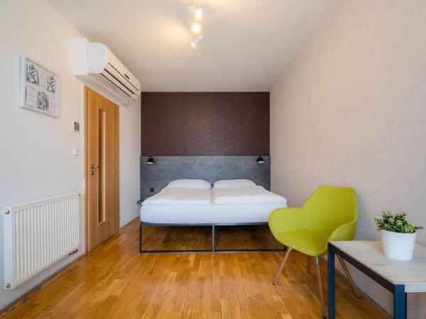 EA ApartHotel Melantrich : photo 2 de la chambre studio supérieur avec terrasse - 2 personnes