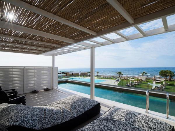 Insula Alba Resort & Spa (Adults Only) : photo 1 de la chambre suite - vue sur mer - piscine commune