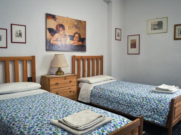 Bed And Breakfast Arcobaleno : photo 5 de la chambre chambre double ou lits jumeaux avec salle de bains privative