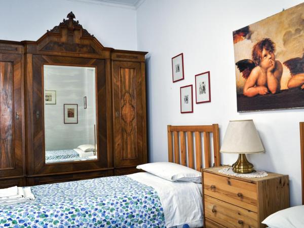 Bed And Breakfast Arcobaleno : photo 4 de la chambre chambre double ou lits jumeaux avec salle de bains privative