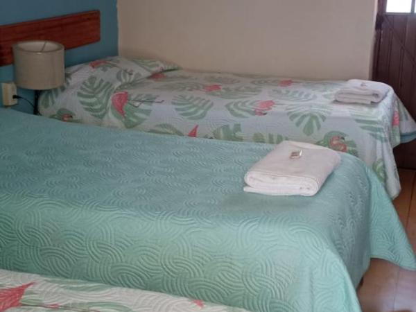 Hostal don Felipe : photo 1 de la chambre chambre triple basique avec salle de bains commune