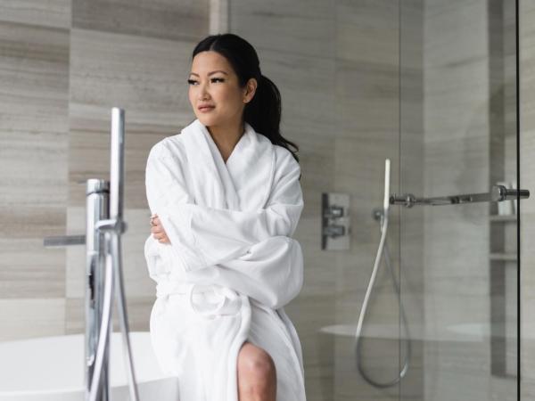 Paradox Hotel Vancouver : photo 4 de la chambre chambre lit king-size paradox avec balcon