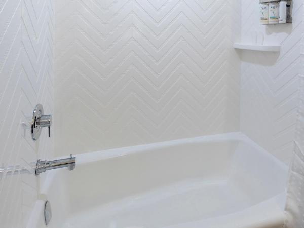 Holiday Inn Victoria - Elk Lake, an IHG Hotel : photo 2 de la chambre chambre standard avec 2 lits queen-size