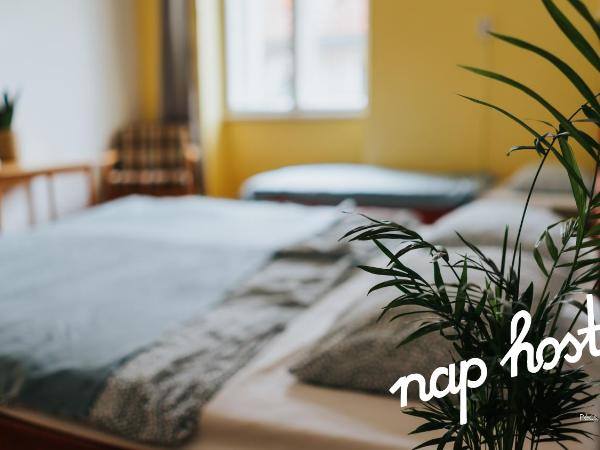 Nap Hostel Pécs : photo 3 de la chambre chambre double privée avec salle de bains commune