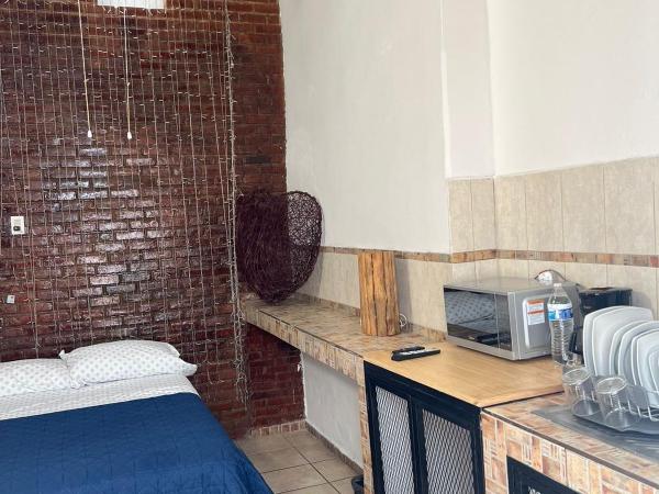 Hostal Luna 49 : photo 7 de la chambre chambre double standard avec salle de bains commune