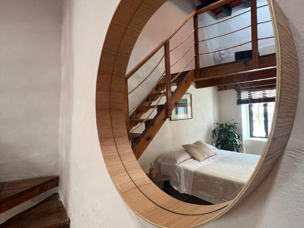 Hostal Luna 49 : photo 8 de la chambre chambre triple avec salle de bains commune