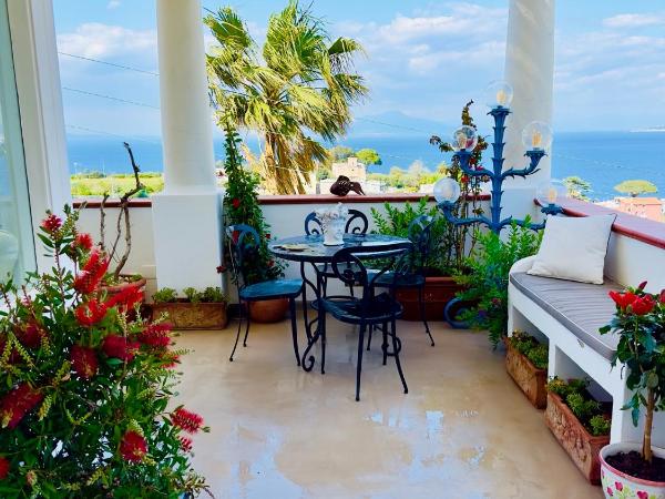 Scala Fenicia 14 by CapriRooms : photo 10 de la chambre chambre double avec balcon - vue sur mer