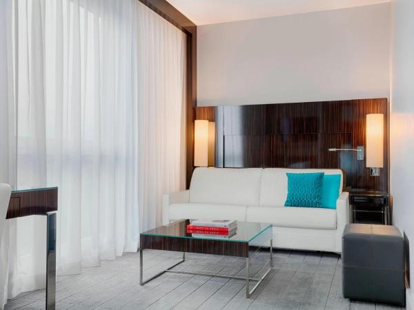 Le Méridien Etoile : photo 2 de la chambre suite junior lit king-size avec canapé-lit