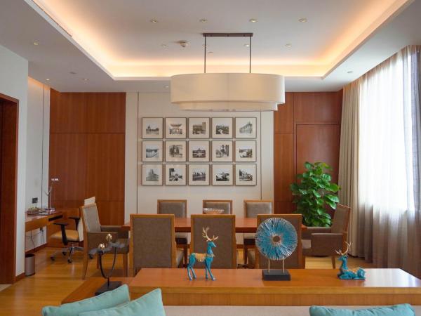 Holiday Inn Tianjin Xiqing, an IHG Hotel : photo 2 de la chambre one-bedroom suite with dining area