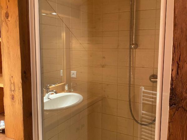 La Ferme du Var : photo 4 de la chambre chambre triple confort avec douche