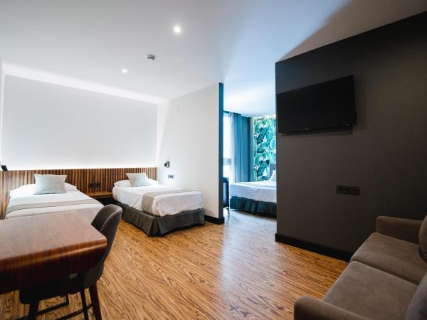 Málaga Premium Hotel : photo 1 de la chambre chambre familiale