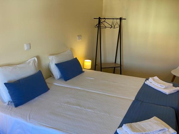Enjoy Viana - Guest House : photo 5 de la chambre chambre double avec salle de bains privative