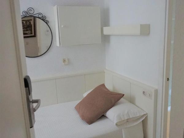 Hotel Hermes : photo 7 de la chambre chambre simple Économique intérieure