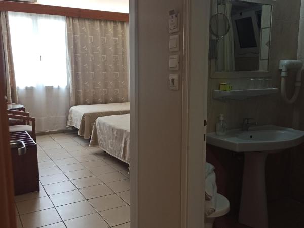 Hotel Solomou Athens : photo 10 de la chambre chambre double ou lits jumeaux - non-fumeurs